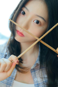 年轻妈妈遮肉上衣
